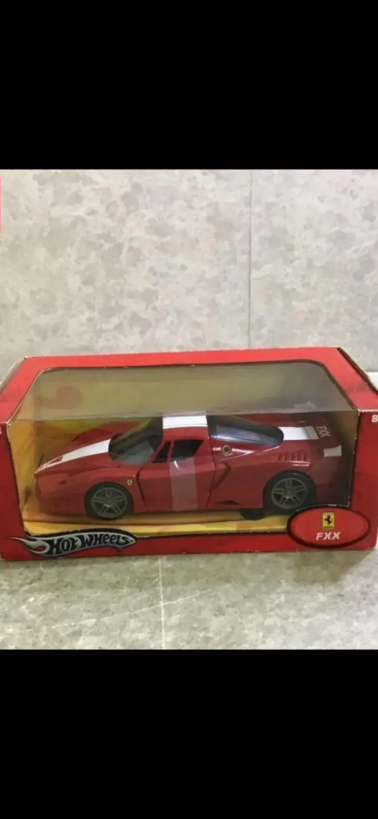 Hotwheels 1:18 엔초 페라리 FXX 상태좋은 중고제품 팝니다.